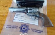 Community tip-off leads to the recovery of an unlicensed firearm, ammunition and suspected stolen property in Zonkizizwe