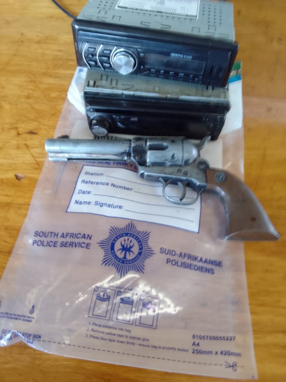 Community tip-off leads to the recovery of an unlicensed firearm, ammunition and suspected stolen property in Zonkizizwe