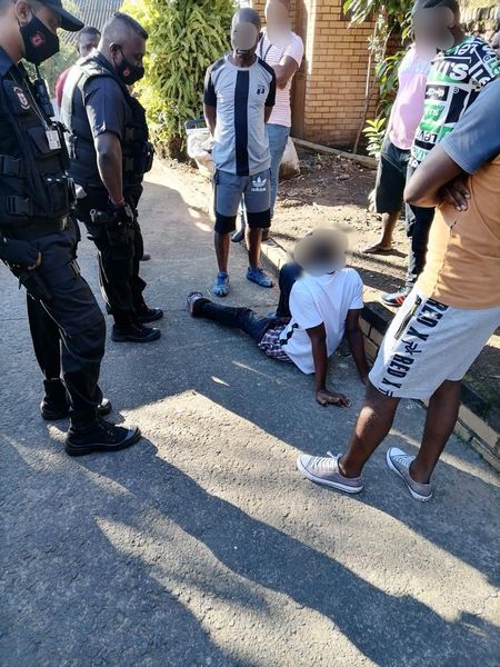Pedestrian stabbed during a robbery in Verulam