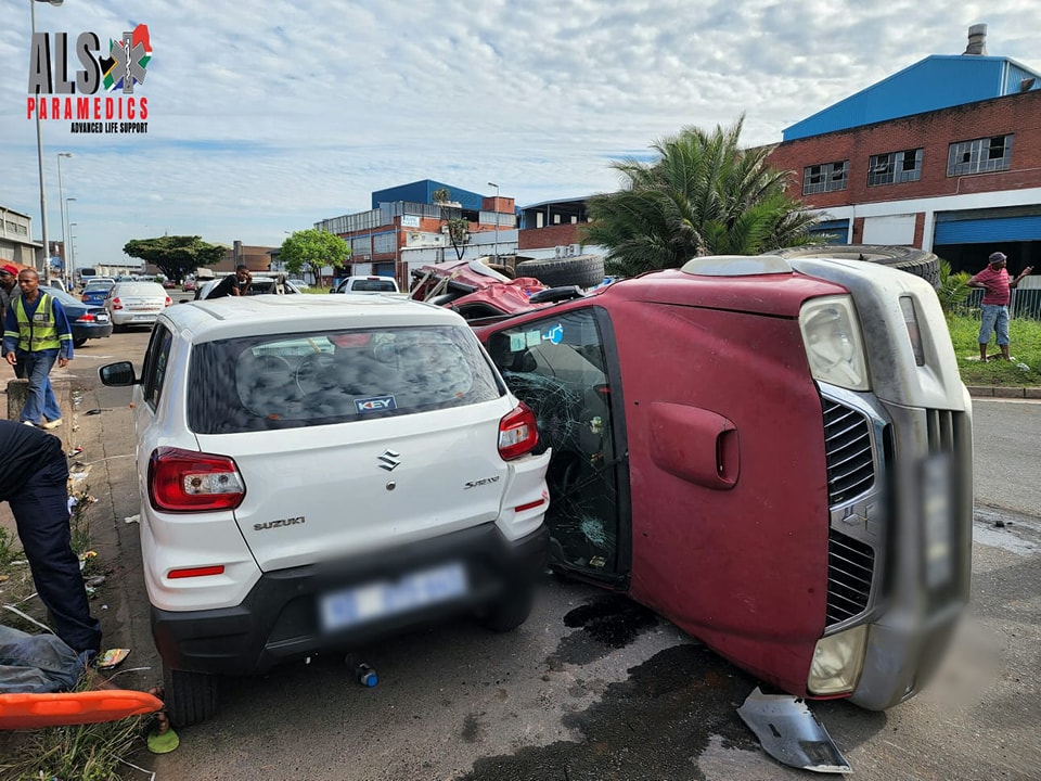 Three people injured in a collision on Chamberlain Road in Austerville