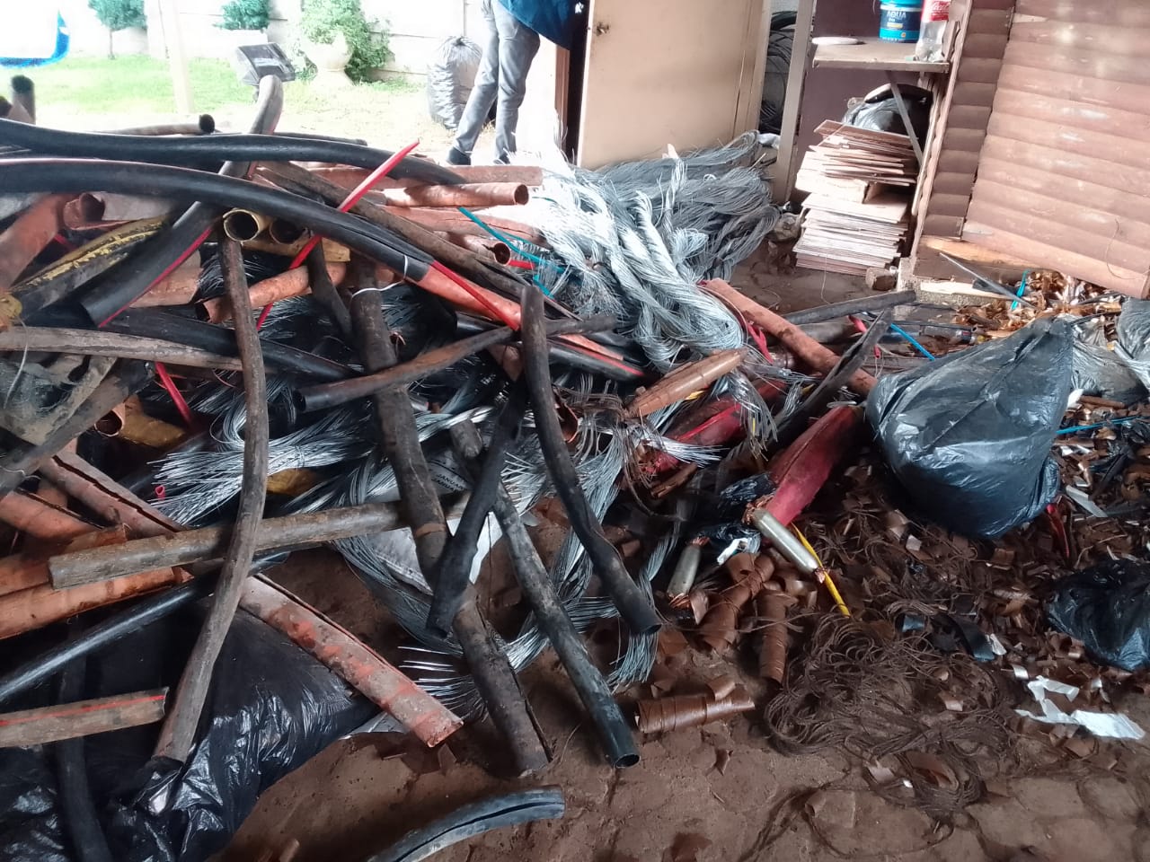 Police in Ekurhuleni arrest four suspects for possession of suspected stolen property in Primrose