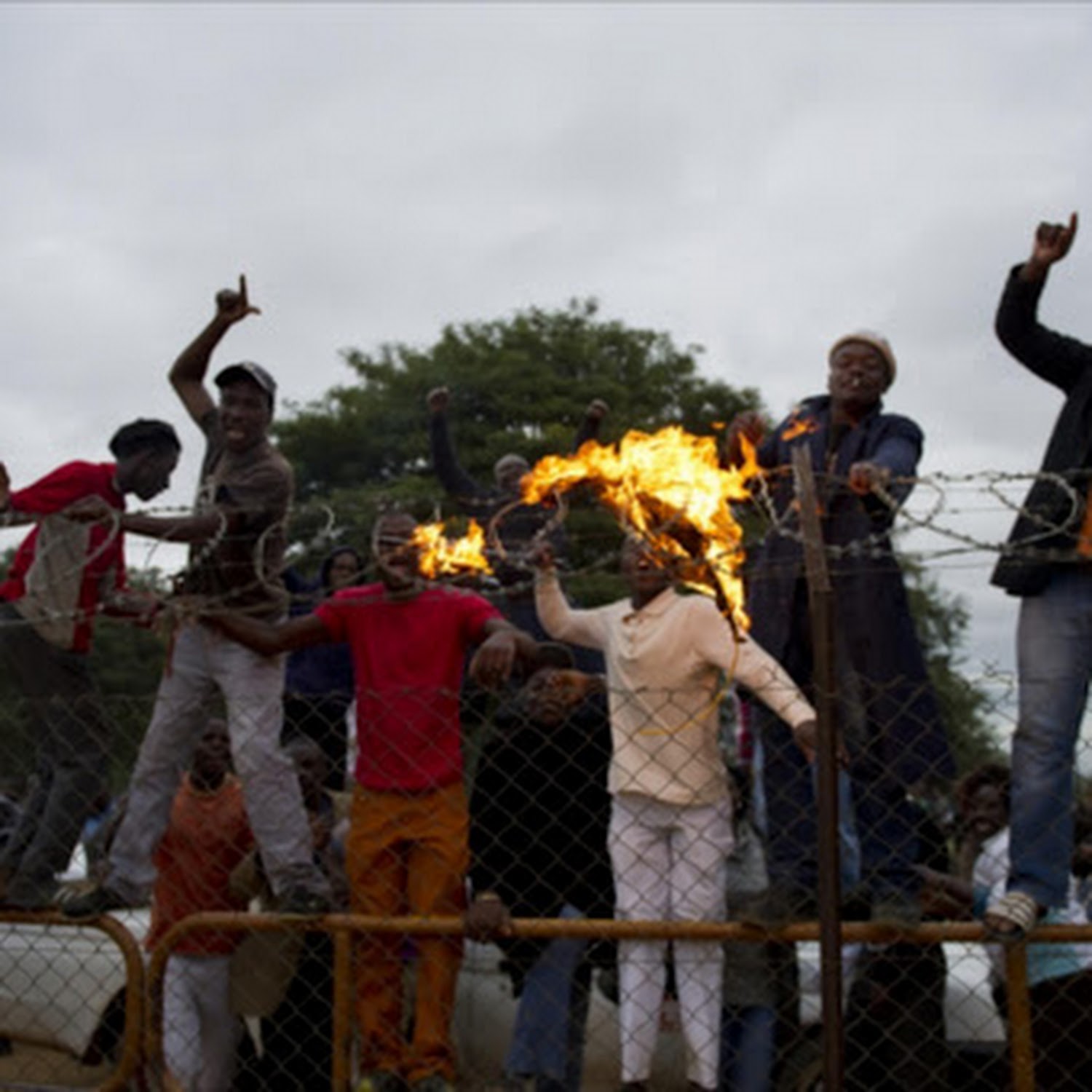 Police on the heels of unknown suspects who burned and stole food parcels at Malamulele High School