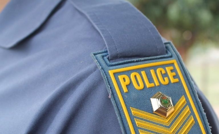 SAPS member fatally stabbed, suspects sought