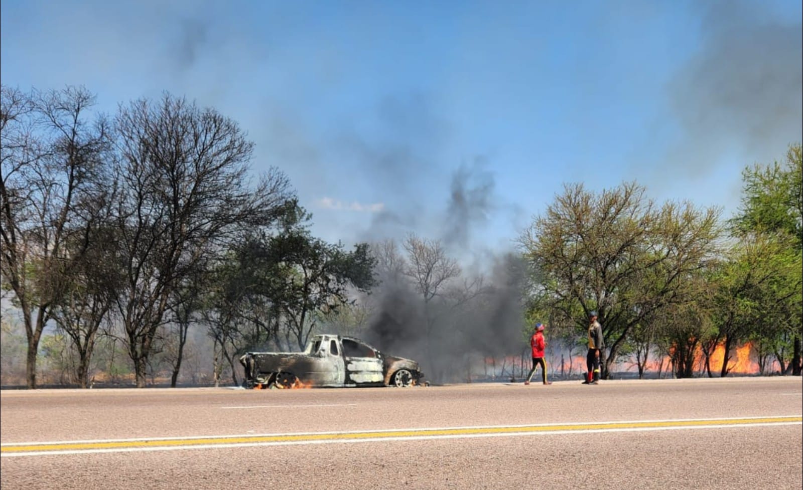 Vehicle fire on the N1 near Midway Bricks, Ysterberg