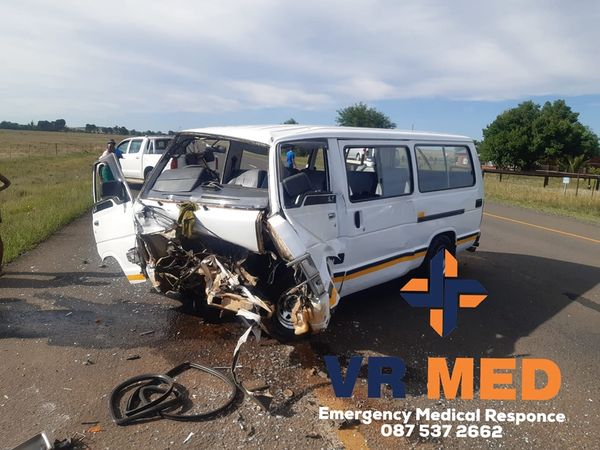 Head-on collision on the N6 approximately 10km south of Bloemfontein
