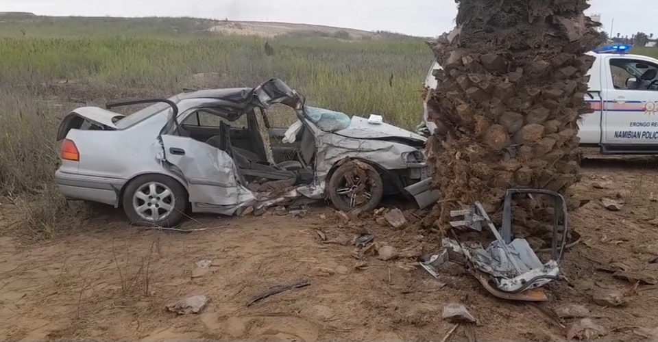 Fatal crash into a palm tree on Union Street in Walvis Bay