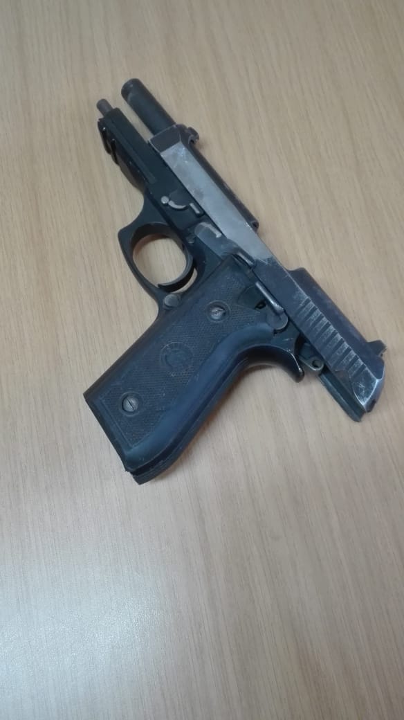 Two suspects apprehended for business robbery and possession of unlicensed firearm