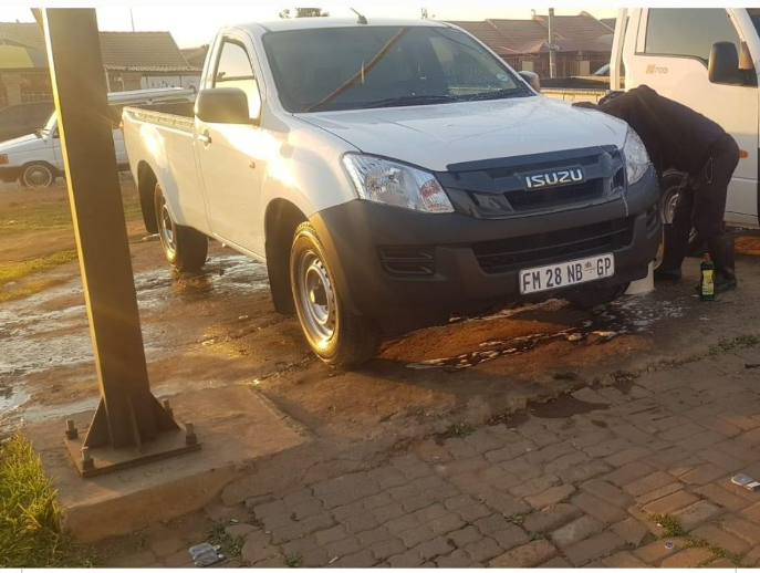 Bakkie hijacked in Difateng,Tembisa