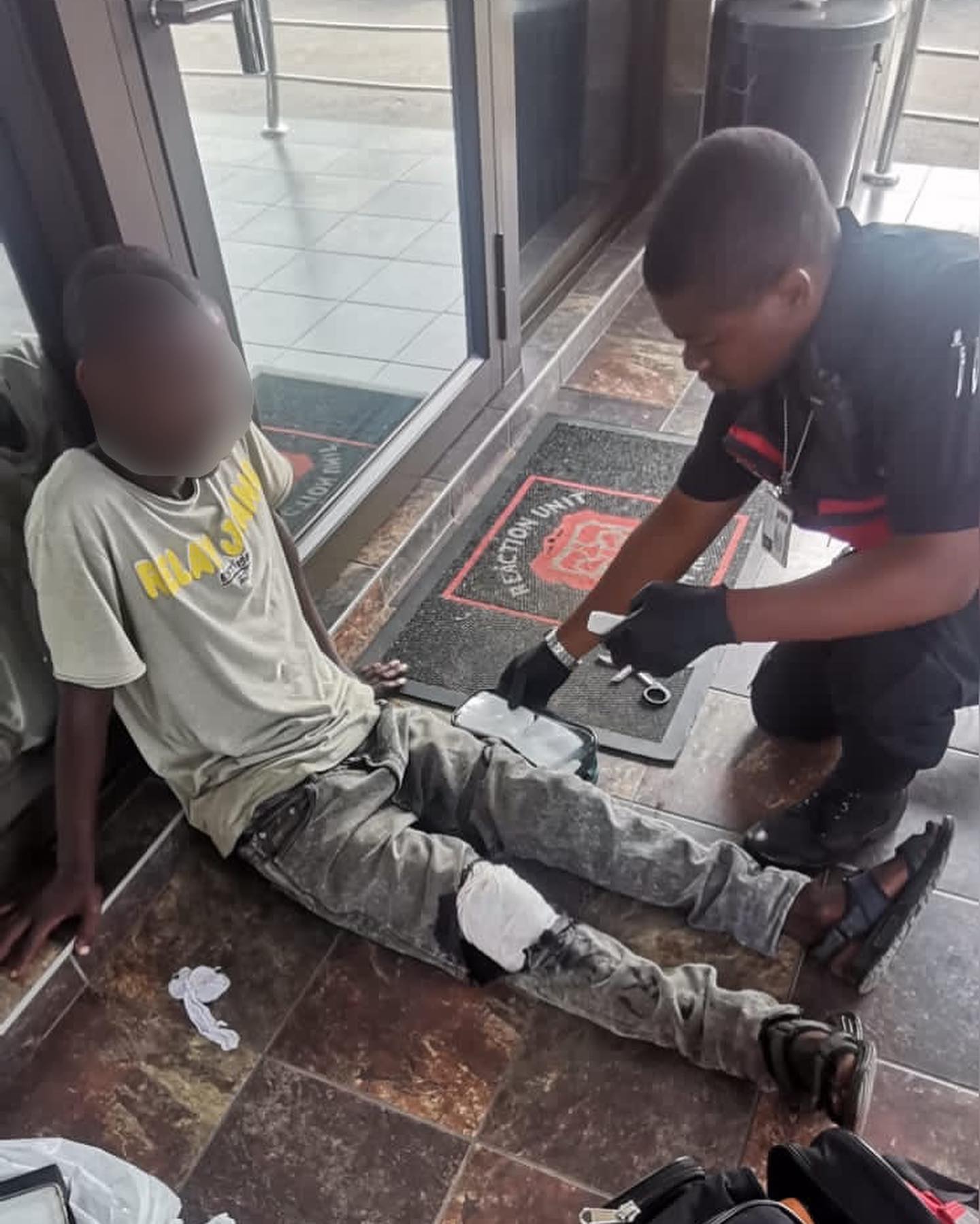 Victim Stabbed During Robbery: Verulam - KZN