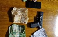 Police arrest suspects shortly after business robbery
