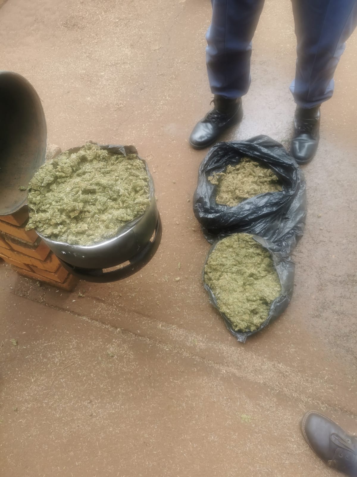 Gas cylinder used as new tactic by alleged dagga traffickers