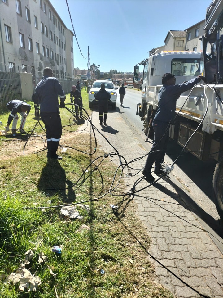 Illegal electricity connection operation held in Fleurhof