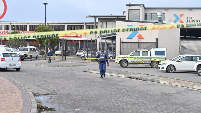 Armed suspects open fire at four SAPS members in Nyanga