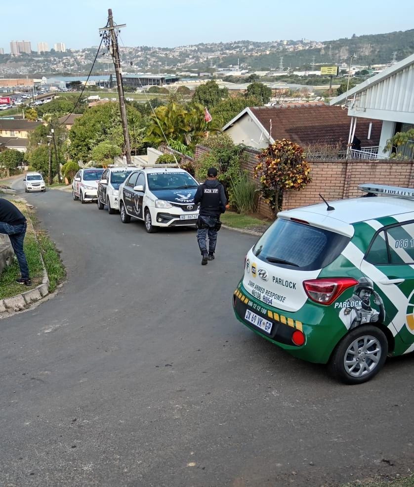 Armed suspects arrested in Parlock