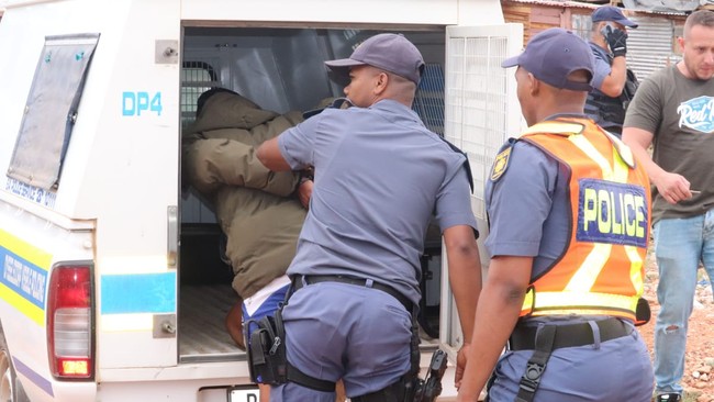 Three suspects arrested for drug dealing
