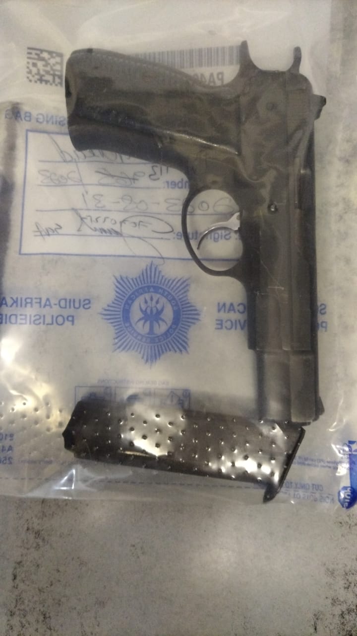 Police confiscate firearms and drugs in isolated incidents