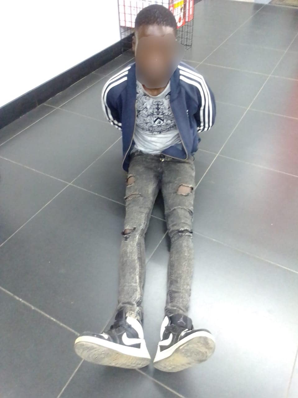Trapped suspect arrested attempting to break out of premises in Verulam