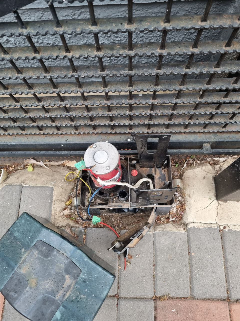 Gate motors theft in Roosevelt Park