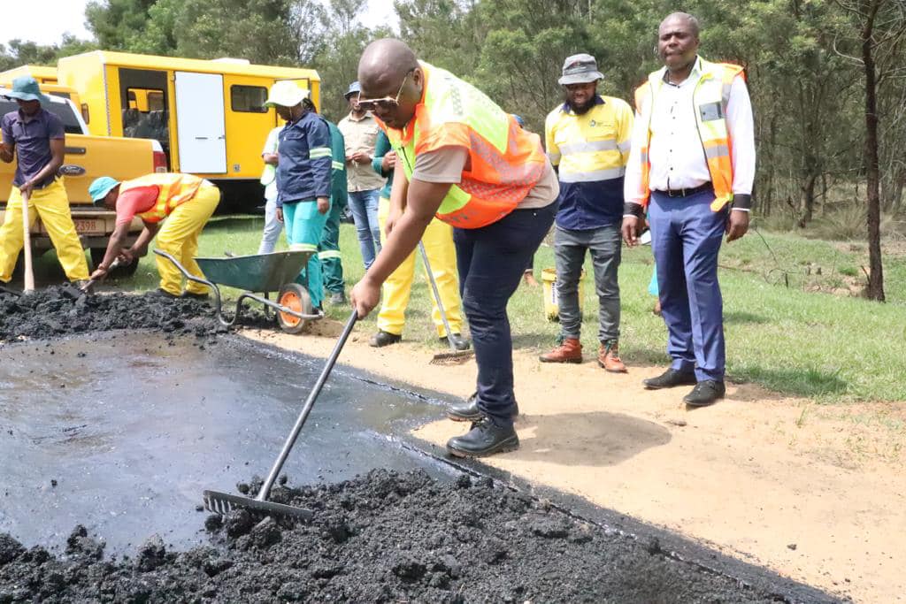 Multi-disciplinary roadblock and pothole patching repairs on P268 at Hlobane in the Zululand District