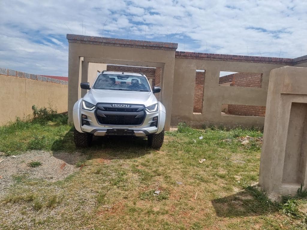 Reported hijacked Isuzu recovered in the Villa Lisa area