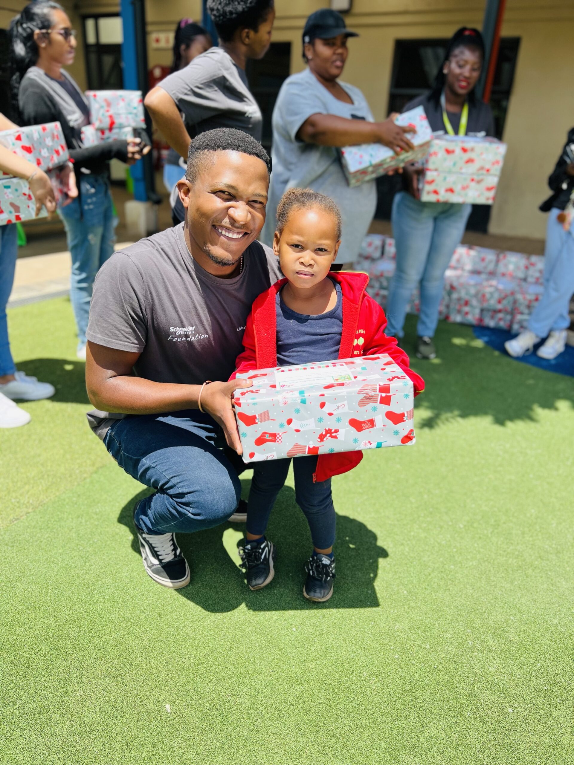 Schneider Electric supports Kliptown crèche for GivingTuesday