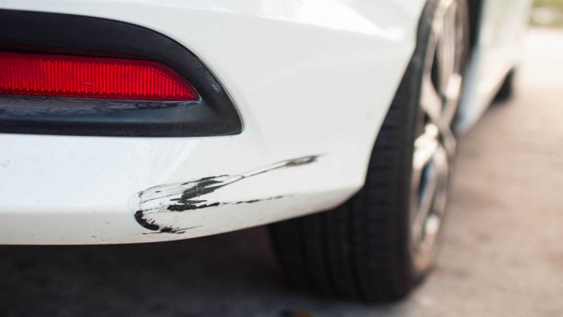 How to remove minor scratches on your car's paintwork