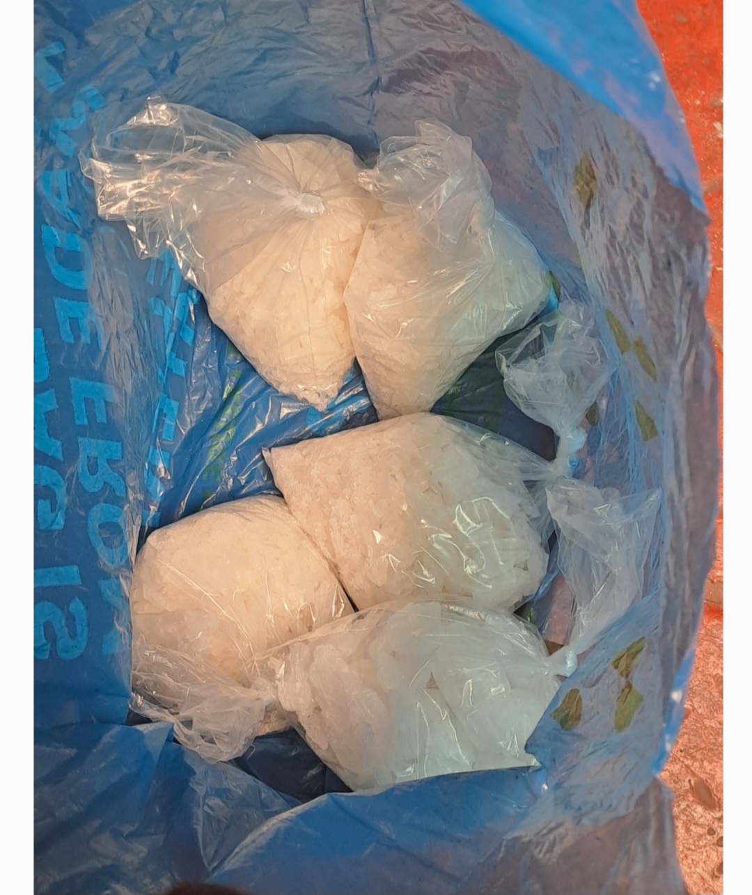 Police detain suspects for dealing in drugs
