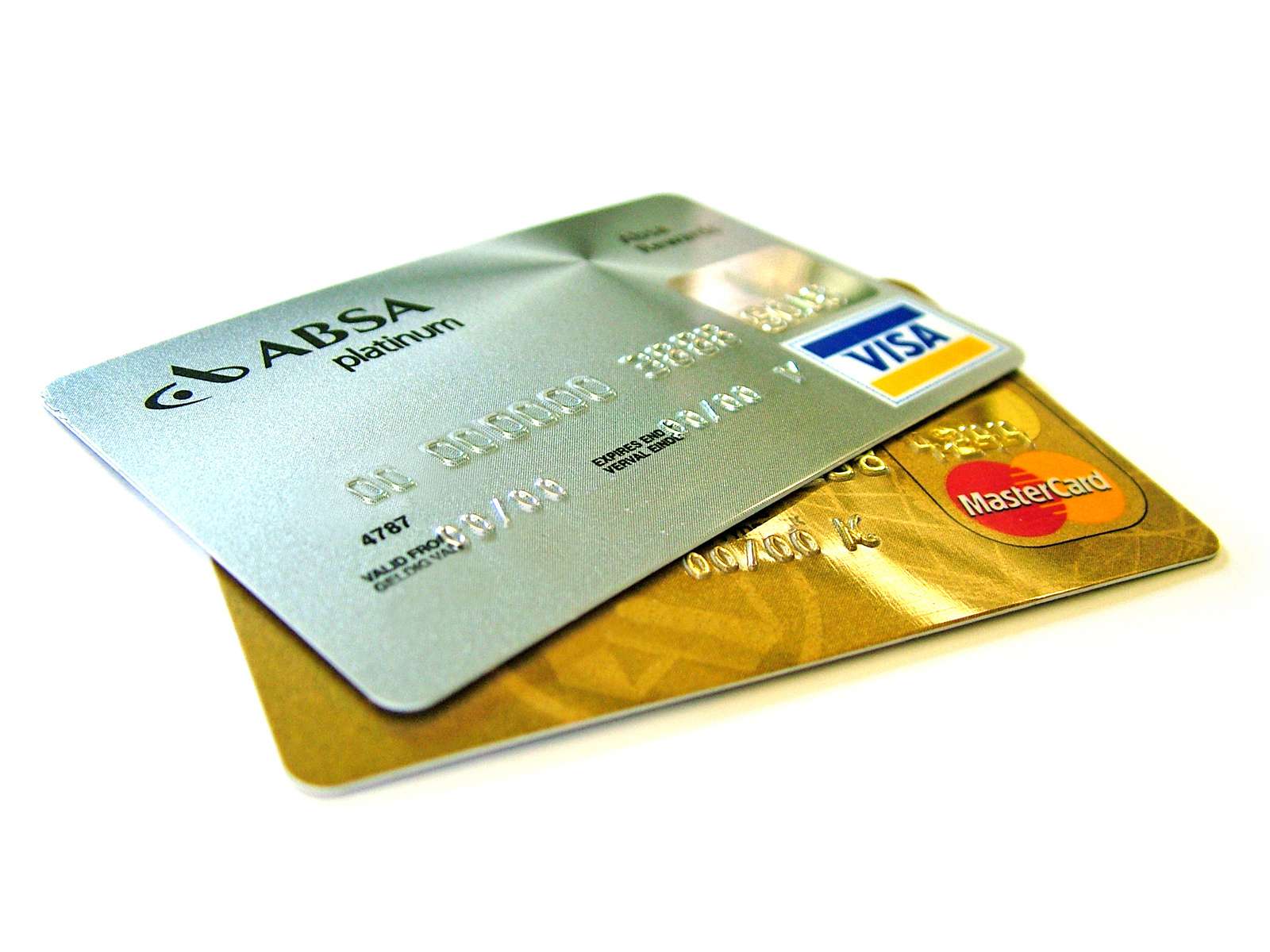 Card scammers arrested for fraud and theft