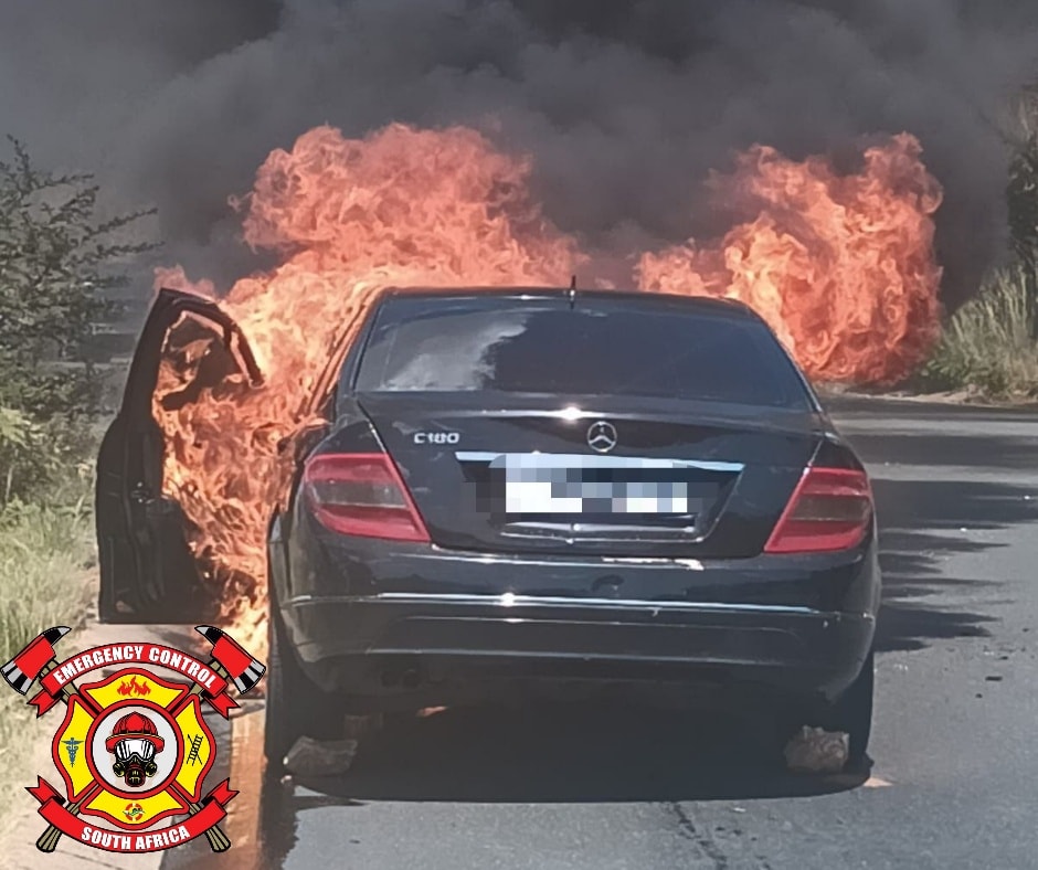 Vehicle fire on Doreen road in Roodekraans