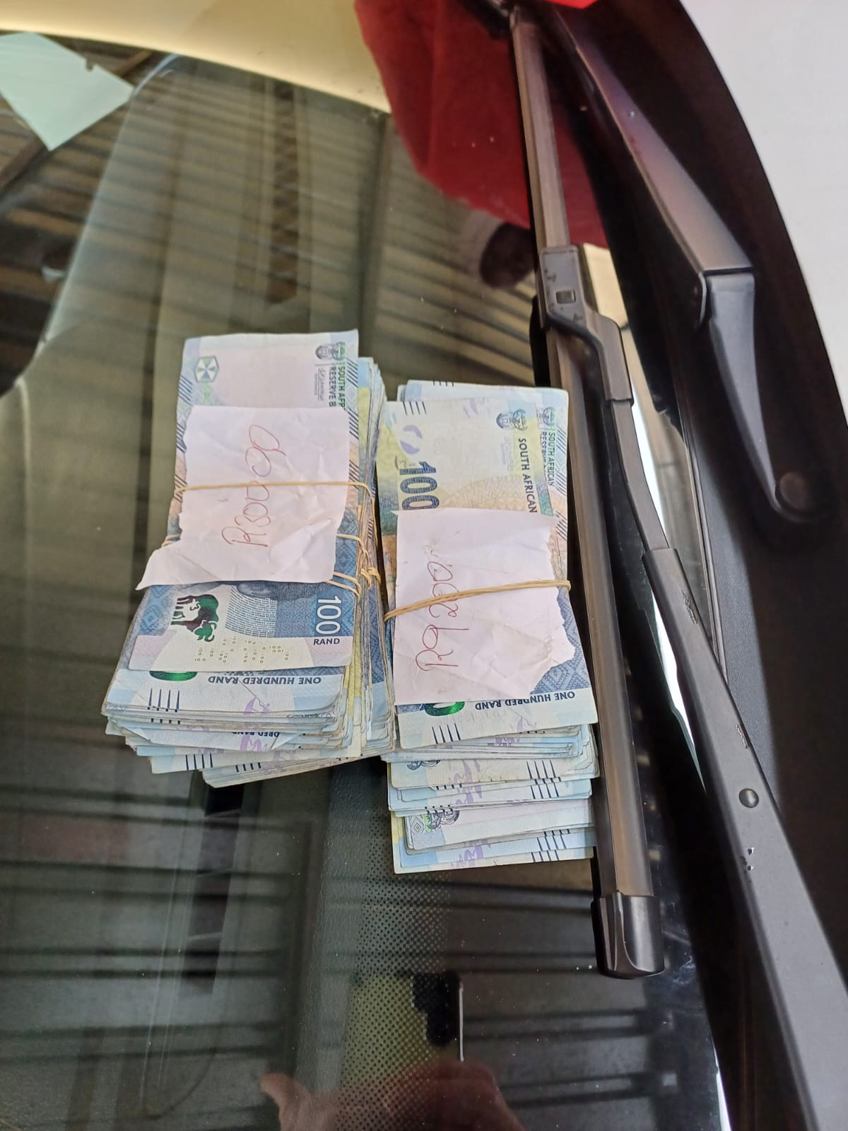 Suspect arrested and vehicle seized with a large amount of cash at Pilgrims Rest