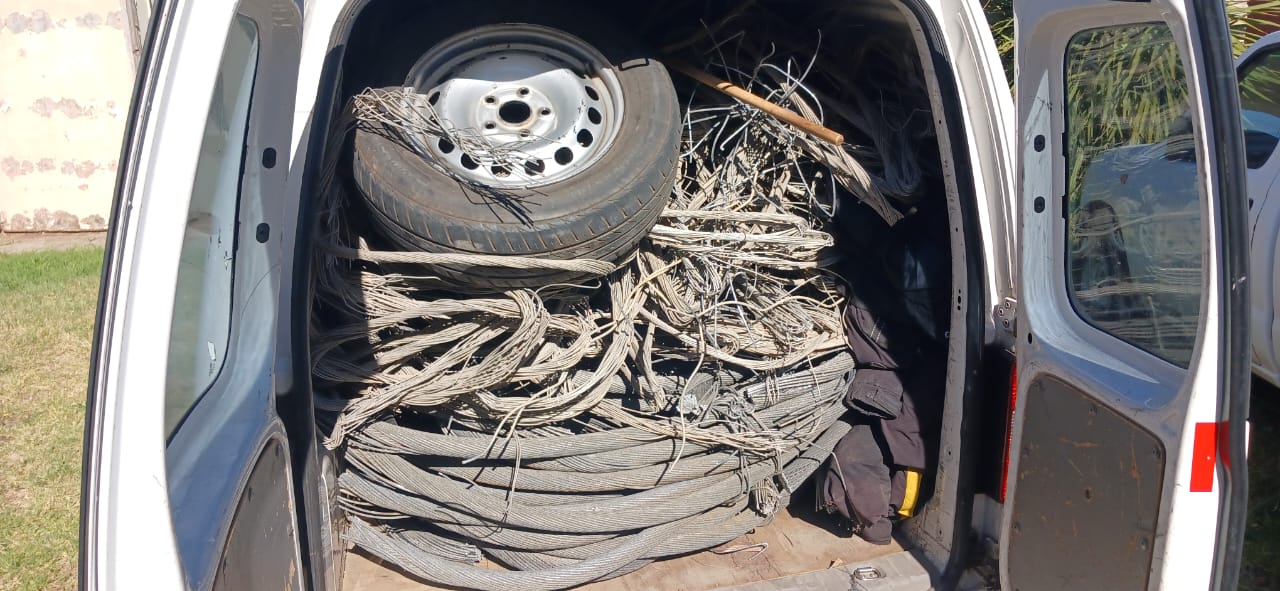 Man arrested for possession of a large quantity of cables