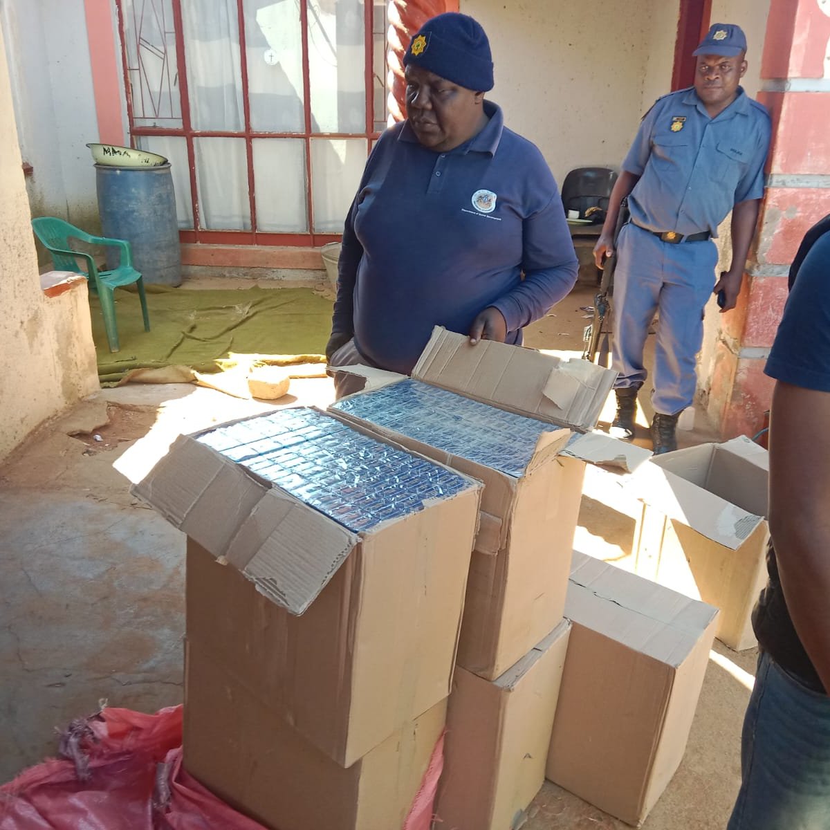 Limpopo provincial VISPOL task team arrested a 28-year-old foreign national for possession of illicit cigarettes in Botlokwa policing area