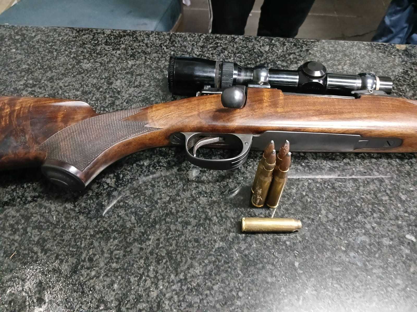 Three suspects behind bars for the possession of cannabis, unlicensed firearms and presumed stolen property