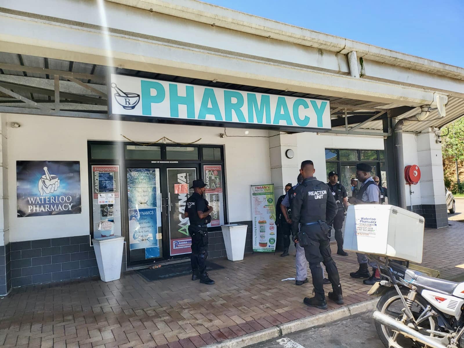 Pharmacy robbed in Waterloo