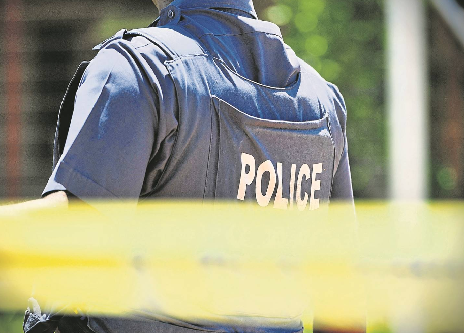 Suspects fatally shot and police officer wounded