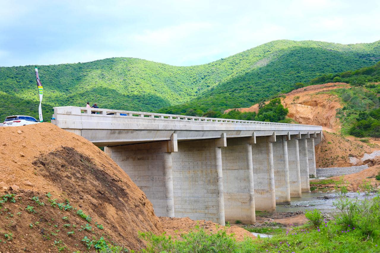 Traditional Leaders are happy with R200 million invested for road construction in Umzumbe and Umuziwabantu municipalities