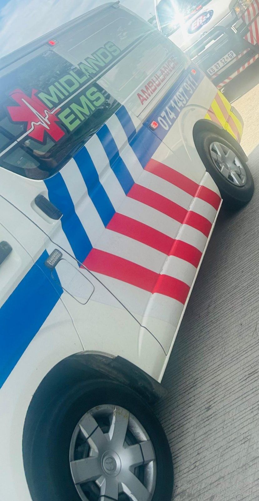 2 Pedestrians killed when struck by a truck after allegedly attempting to rob a pedestrian