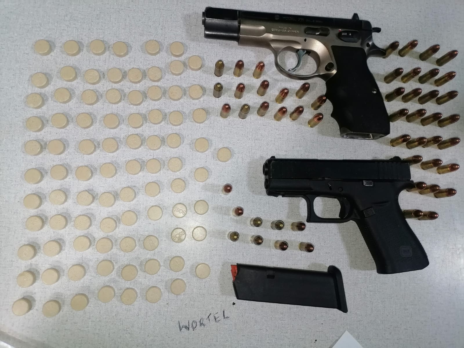 Flying squad detains two suspects for illegal possession of firearms, ammunition and drugs in Elsies River