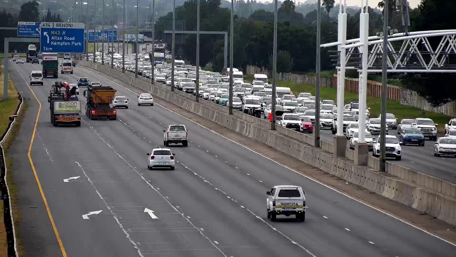 Traffic delays on the N12 direction West, just before Rondebult Road