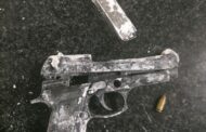 Police detain suspects for the possession of unlicensed firearms