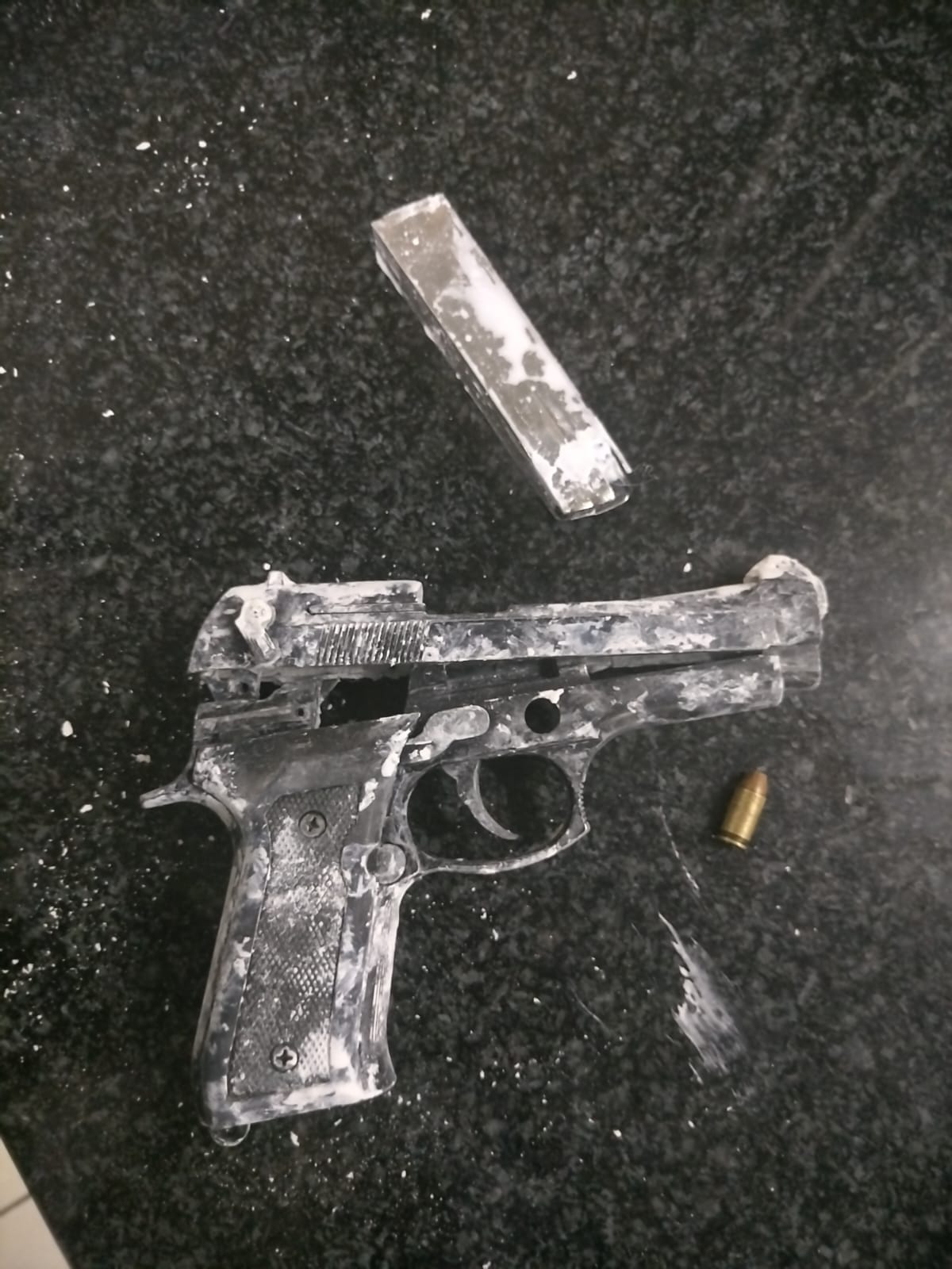 Police detain suspects for the possession of unlicensed firearms