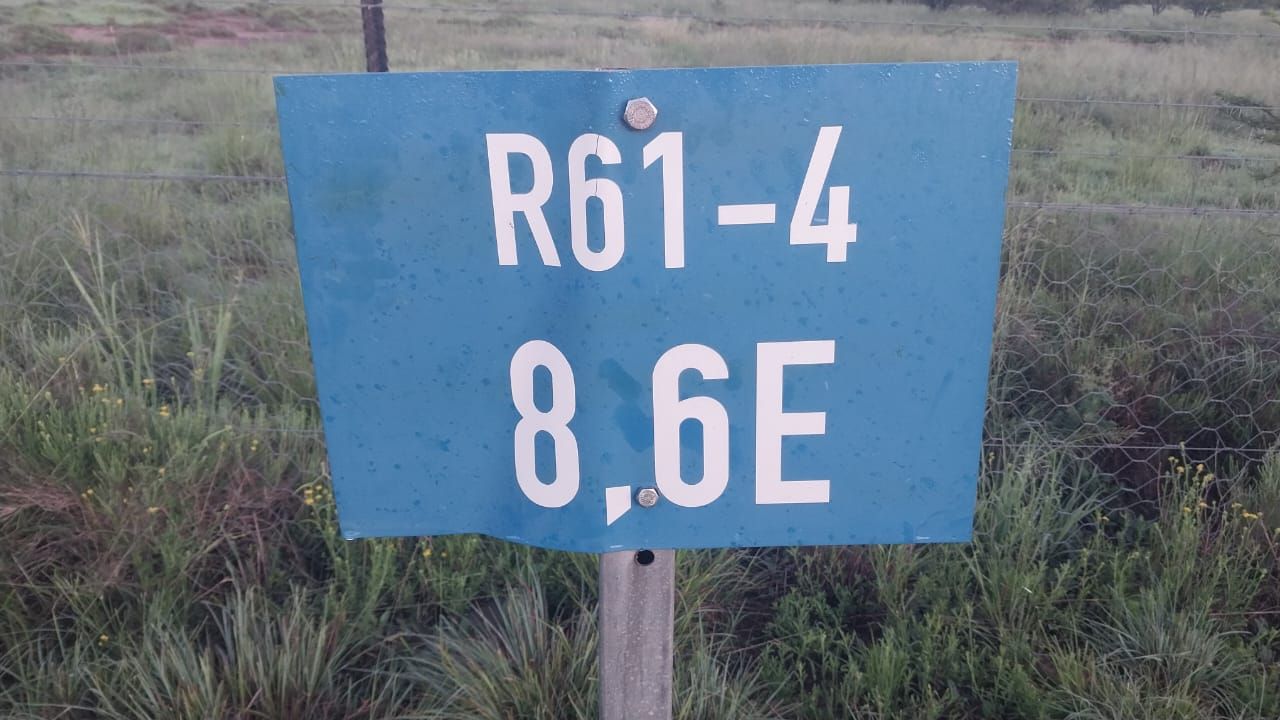 A taxi has overturned on the R61 approximately 10 kilometers away from Tarkastad towards Koman