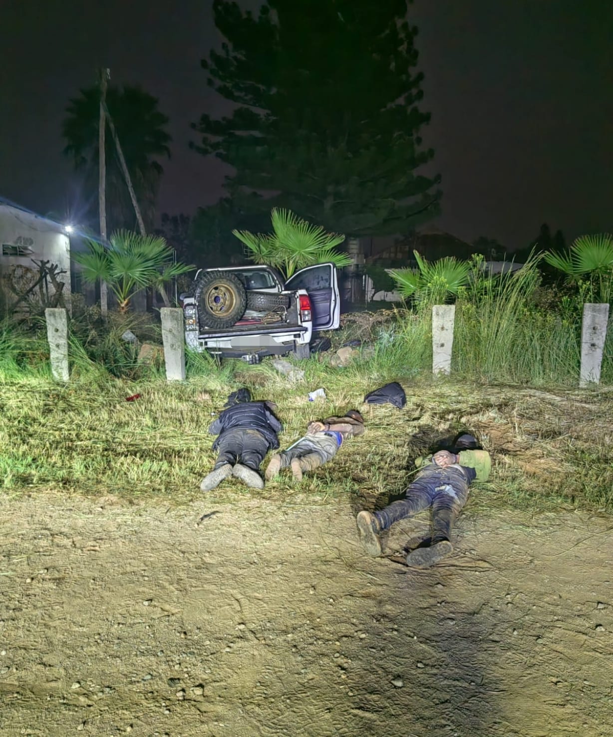 TMPD K9 officers together with CPF members apprehended five male suspected burglars in Pretoria Waterval