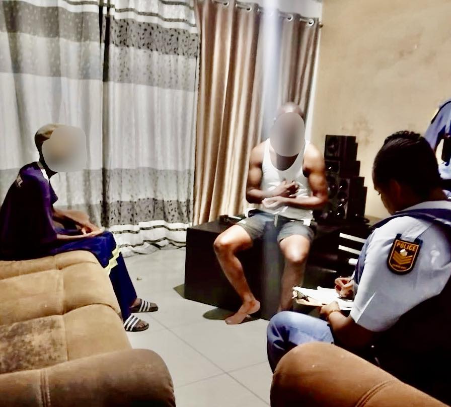 Family Of Four Robbed At Gunpoint: Amaoti - KZN
