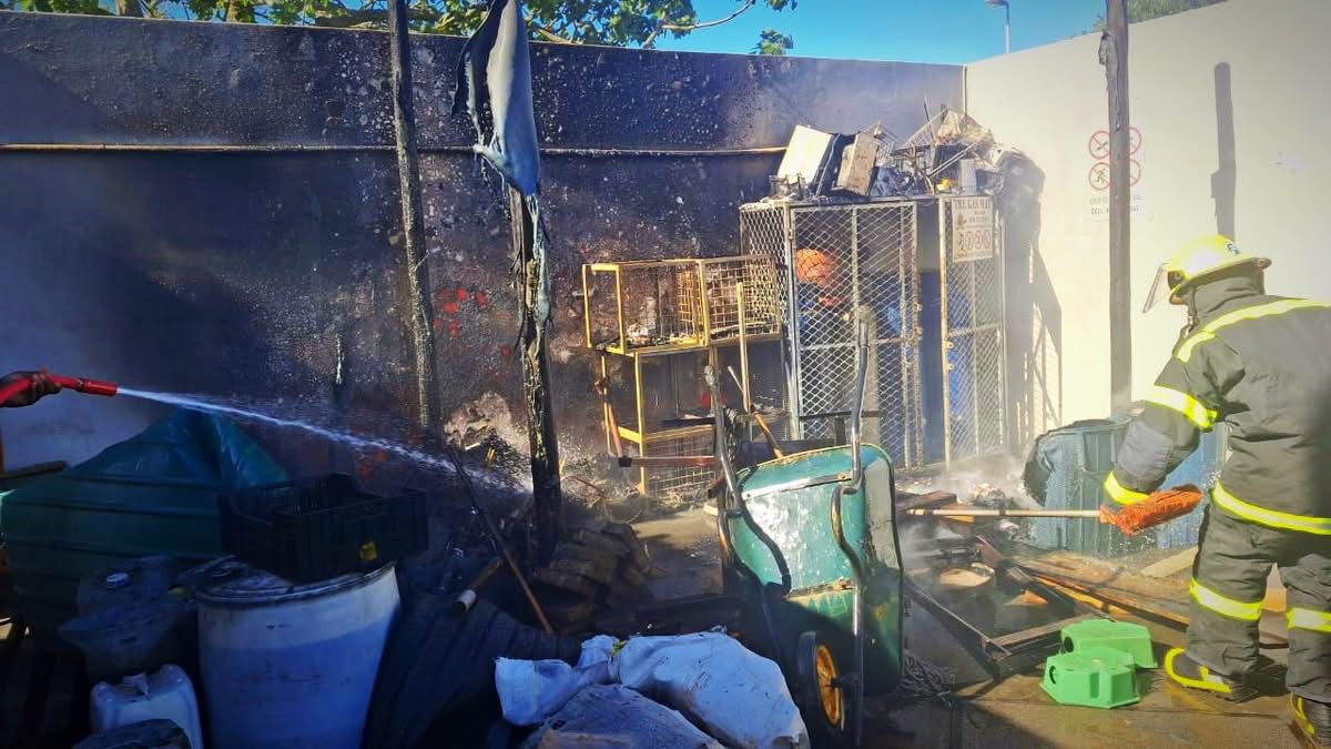 Swift response to extinguish fire on Main Road, Gonubie