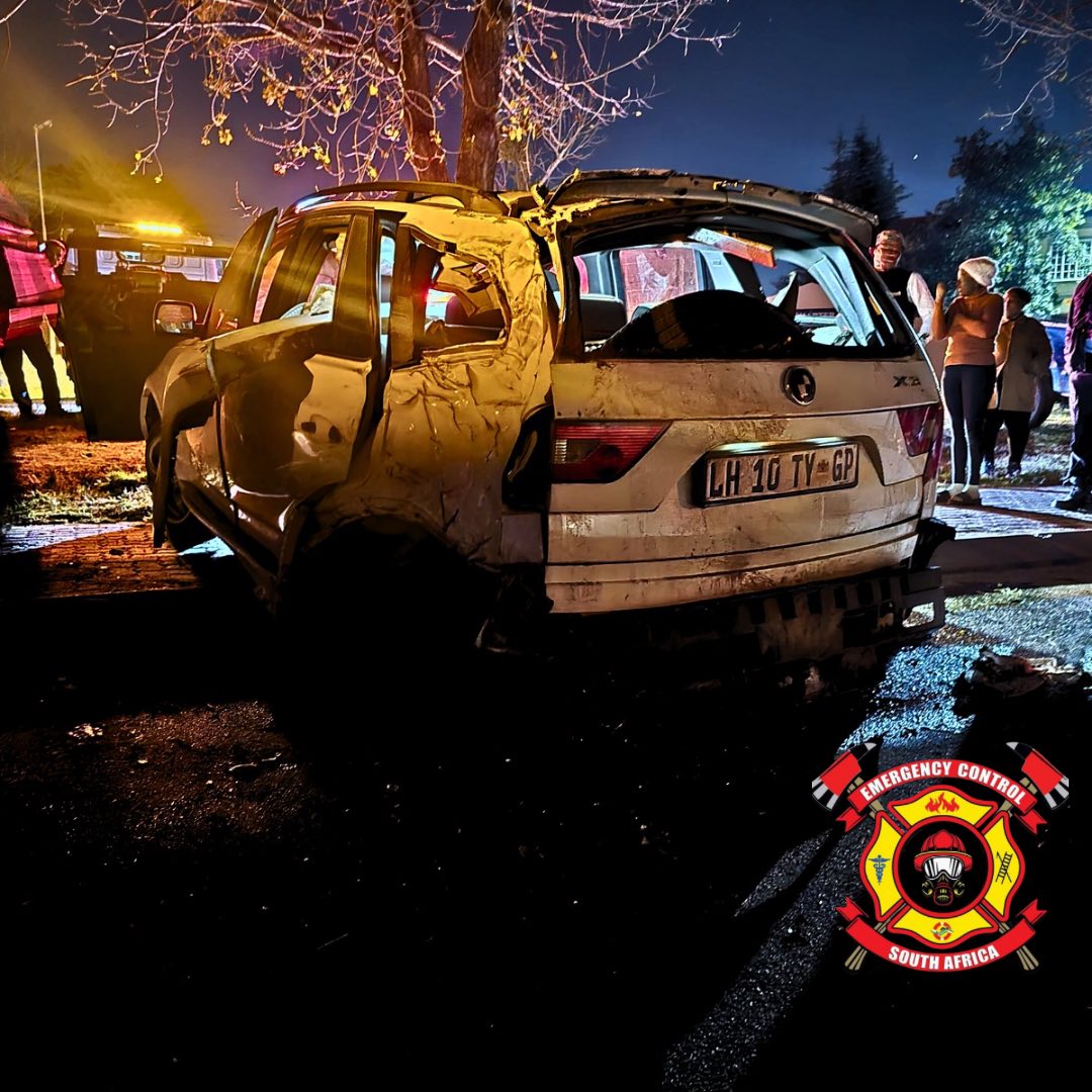 Vehicle crashed into a tree on Johan Road Honeydew Ridge, Roodepoort