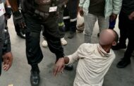 A suspect who stole cash from a bus was apprehended by pedestrians and beaten in Verulam