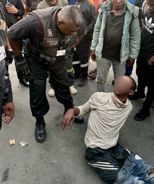 A suspect who stole cash from a bus was apprehended by pedestrians and beaten in Verulam