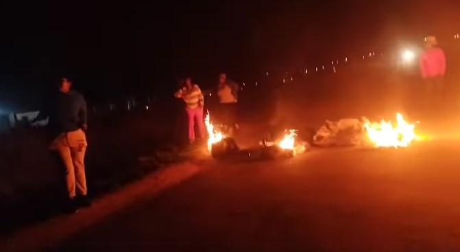 Community protest action along the R63 in Bhisho