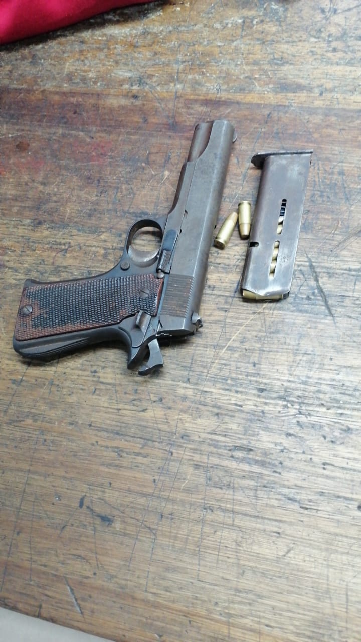 Police detain suspects for the unlawful possession of firearms and ammunition